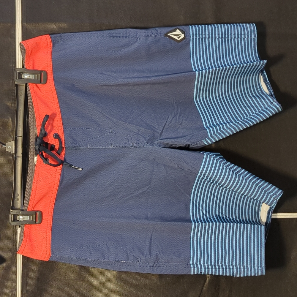 Volcom Mod-tech Board shorts Size 32